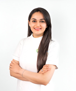 Dr. Isha Thakker Davda - Full mouth restoration dentist Mumbai
